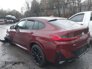 2022 BMW X4 M40i with VIN 5UX43DT09N9J96761, listed as a IAAI auction lot 41675333 with 1 mi miles. Bid and sale history available at carsss.com. Image 3.