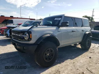 2022 Ford Bronco with VIN 1FMEE5DPXNLB67219, listed as a Copart auction lot 61639023 with 15,097 mi miles and Salvage Title. Bid and sale history available at carsss.com. Image 1.