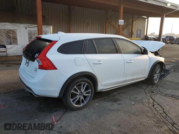 2015 Volvo V60 Cross Country T5 with VIN YV4612HK1F1001957, listed as a Copart auction lot 51150465 with 121,642 mi miles and Salvage Title. Bid and sale history available at carsss.com. Image 3.
