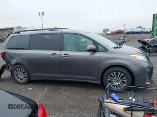 2018 Toyota Sienna XLE Auto Access Seat with VIN 5TDYZ3DC8JS916681, listed as a IAAI auction lot 42257674 with 124,262 mi miles and . Bid and sale history available at DreamBid. Image 13.