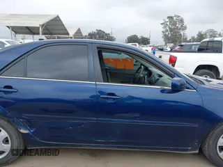 2005 Toyota Camry STD z VIN 4T1BE32K55U084967, wystawiony jako IAAI lot #42138311 z przebiegiem 272 779 mil mil oraz . Historia ofert i sprzedaży dostępna na DreamBid. Obrazek 13.