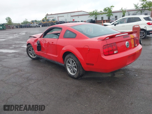 2005 Ford Mustang Deluxe with VIN 1ZVFT80N555110559, listed as a IAAI auction lot 42320778 with 117,594 mi miles and . Bid and sale history available at DreamBid. Image 3.