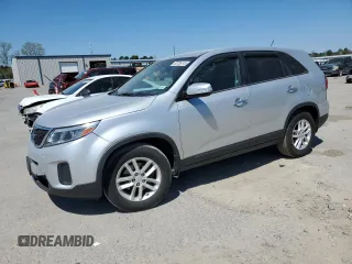 2014 Kia Sorento LX z VIN 5XYKT3A65EG443704, wystawiony jako Copart lot #50705745 z przebiegiem 132 339 mil mil oraz Szkoda całkowita • Salvage title. Historia ofert i sprzedaży dostępna na DreamBid. Obrazek 1.