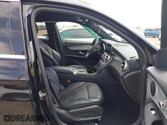 2021 Mercedes-Benz GLC 300 with VIN W1N0G8DB7MF978724, listed as a IAAI auction lot 41923957 with 33,434 mi miles and . Bid and sale history available at DreamBid. Image 5.