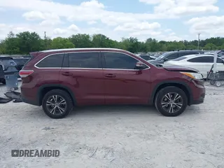 2016 Toyota Highlander XLE z VIN 5TDKKRFH2GS167956, wystawiony jako IAAI lot #42170195 z przebiegiem 142 181 mil mil oraz . Historia ofert i sprzedaży dostępna na DreamBid. Obrazek 13.