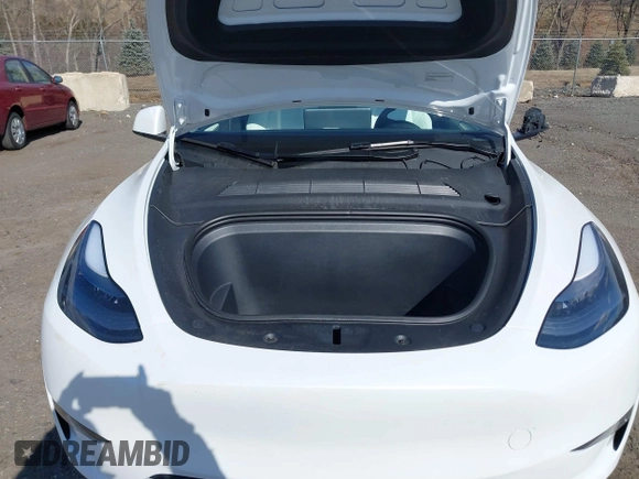 2024 Tesla Model Y with VIN 7SAYGDED2RF089010, listed as a IAAI auction lot 41630222 with 18,366 mi miles and . Bid and sale history available at carsss.com. Image 10.