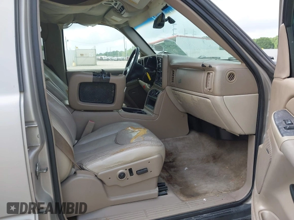 2004 Chevrolet Suburban LT with VIN 1GNEC16Z34J268718, listed as a IAAI auction lot 42078372 with 433,488 mi miles and . Bid and sale history available at DreamBid. Image 5.