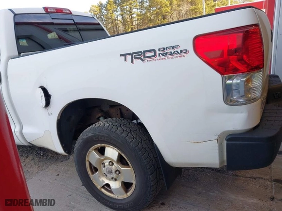 2007 Toyota Tundra SR5 with VIN 5TBBT54177S457632, listed as a IAAI auction lot 41632011 with 180,325 mi miles. Bid and sale history available at carsss.com. Image 6.