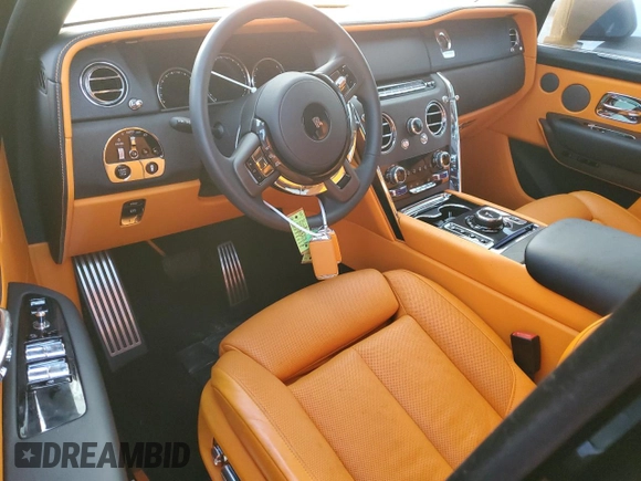 2023 Rolls-Royce Cullinan z VIN SLATV4C01PU217942, wystawiony jako Copart lot #78273314 z przebiegiem Nie podano mil oraz Szkody całkowita. Historia ofert i sprzedaży dostępna na DreamBid. Obrazek 8.