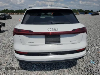 2022 Audi e-tron Premium Plus z VIN WA1LAAGE8NB019791, wystawiony jako Copart lot #56399155 z przebiegiem 24 521 mil mil oraz Szkody całkowita. Historia ofert i sprzedaży dostępna na DreamBid. Obrazek 6.