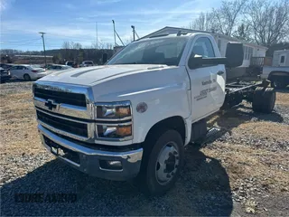 2022 Chevrolet Silverado 1500 with VIN 1HTKHPVK8NH823923, listed as a Copart auction lot 42861245 with 4,864 mi miles and Clean Title. Bid and sale history available at DreamBid. Image 2.