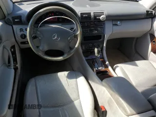 2001 Mercedes-Benz C 230/260/280/320 z VIN WDBRF61J91F050568, wystawiony jako Copart lot #48899705 z przebiegiem 220 079 mil mil oraz Szkoda całkowita • Salvage title. Historia ofert i sprzedaży dostępna na DreamBid. Obrazek 8.
