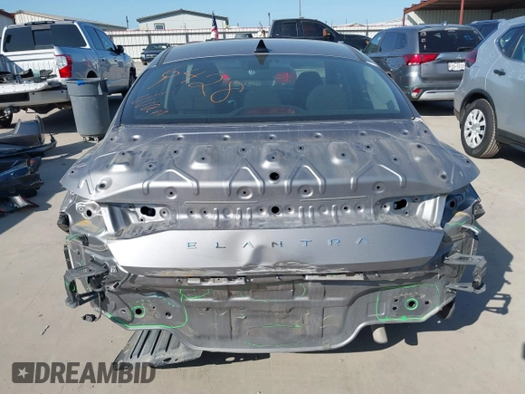2022 Hyundai Elantra SEL z VIN KMHLN4AG5NU357557, wystawiony jako IAAI lot #41989654 z przebiegiem 56 010 mil mil oraz . Historia ofert i sprzedaży dostępna na DreamBid. Obrazek 17.