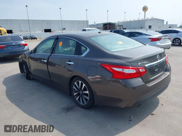 2017 Nissan Altima SV z VIN 1N4AL3AP2HC111156, wystawiony jako IAAI lot #42303588 z przebiegiem 103 004 mil mil oraz . Historia ofert i sprzedaży dostępna na DreamBid. Obrazek 3.