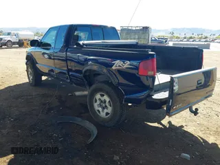 2002 Chevrolet S-10 LS with VIN 1GCCT19W428212163, listed as a IAAI auction lot 41383327 with 1 mi miles. Bid and sale history available at carsss.com. Image 3.