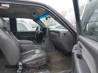2003 Chevrolet Silverado 1500 LT with VIN 2GCEK19T731319018, listed as a IAAI auction lot 41860041 with 280,119 mi miles. Bid and sale history available at carsss.com. Image 5.