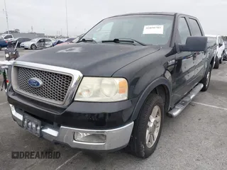 2005 Ford F-150 XLT z VIN 1FTPW12525KF02452, wystawiony jako IAAI lot #42050781 z przebiegiem 146 576 mil mil oraz . Historia ofert i sprzedaży dostępna na DreamBid. Obrazek 2.