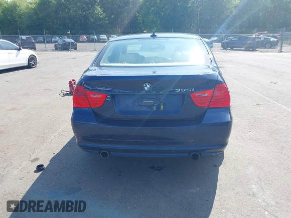 2011 BMW 3 Series 335i xDrive z VIN WBAPL5G53BNN22645, wystawiony jako IAAI lot #42505727 z przebiegiem 136 518 mil mil oraz . Historia ofert i sprzedaży dostępna na DreamBid. Obrazek 16.