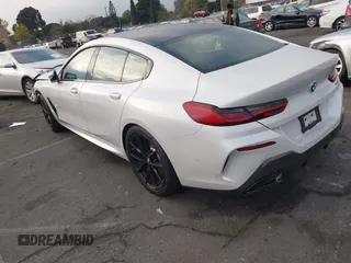 2023 BMW 8 Series 840i z VIN WBAGV2C02PCL77961, wystawiony jako IAAI lot #41156644 z przebiegiem 7059 mil mil oraz . Historia ofert i sprzedaży dostępna na DreamBid. Obrazek 3.