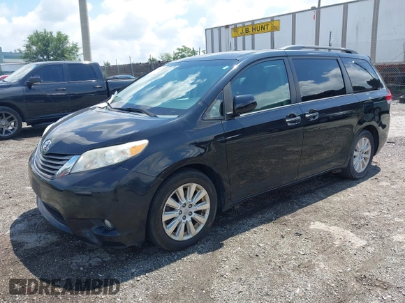 2013 Toyota Sienna XLE z VIN 5TDDK3DC8DS064047, wystawiony jako IAAI lot #42755455 z przebiegiem 143 604 mil mil oraz . Historia ofert i sprzedaży dostępna na DreamBid. Obrazek 17.
