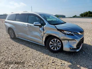 2023 Toyota Sienna XLE with VIN 5TDYRKEC2PS179981, listed as a Copart auction lot 60883685 with 33,099 mi miles and Salvage title. Bid and sale history available at DreamBid. Image 4.