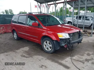 2010 Dodge Grand Caravan SXT z VIN 2D4RN5DX1AR124642, wystawiony jako IAAI lot #42364641 z przebiegiem 104 001 mil mil oraz . Historia ofert i sprzedaży dostępna na DreamBid. Obrazek 1.