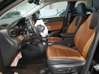 2023 Buick Encore GX Essence z VIN KL4MMFSL7PB106941, wystawiony jako Copart lot #61770545 z przebiegiem 36 593 mil mil oraz Nie do naprawy • Non repairable. Historia ofert i sprzedaży dostępna na DreamBid. Obrazek 7.