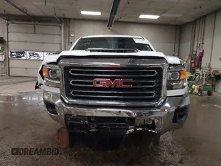 2019 GMC Sierra 2500HD z VIN 1GT12NEY8KF234753, wystawiony jako IAAI lot #42202384 z przebiegiem 44 027 mil mil oraz . Historia ofert i sprzedaży dostępna na DreamBid. Obrazek 13.