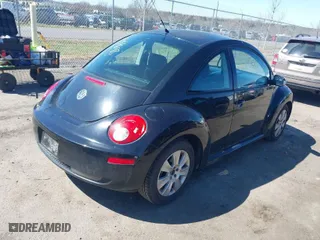 2010 Volkswagen New Beetle Coupe with VIN 3VWPW3AGXAM000609, listed as a IAAI auction lot 41859688 with 178,924 mi miles. Bid and sale history available at carsss.com. Image 4.