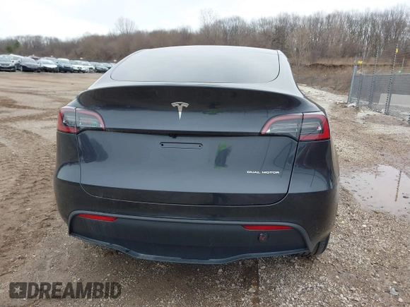 2025 Tesla Model Y Long Range with VIN 7SAYGDEEXSF266143, listed as a IAAI auction lot 41905813 with 776 mi miles and . Bid and sale history available at carsss.com. Image 17.