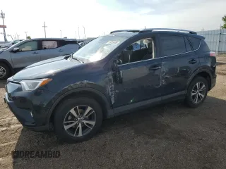 2018 Toyota RAV4 XLE z VIN JTMRFREV1JJ242564, wystawiony jako Copart lot #59093405 z przebiegiem 111 174 mil mil oraz Szkoda całkowita • Salvage title. Historia ofert i sprzedaży dostępna na DreamBid. Obrazek 1.