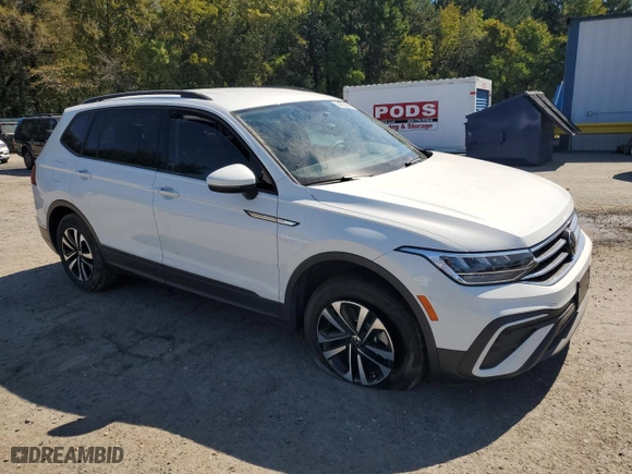 2022 Volkswagen Tiguan S with VIN 3VV1B7AX6NM088271, listed as a Copart auction lot 74822874 with 28,097 mi miles and Salvage Title. Bid and sale history available at carsss.com. Image 4.