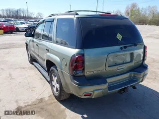 2004 Chevrolet TrailBlazer LS with VIN 1GNDT13S442359669, listed as a IAAI auction lot 42049642 with 111,817 mi miles. Bid and sale history available at carsss.com. Image 3.