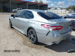 2020 Toyota Camry SE z VIN 4T1G11AK1LU308174, wystawiony jako IAAI lot #41675204 z przebiegiem 120 034 mil mil oraz . Historia ofert i sprzedaży dostępna na DreamBid. Obrazek 3.
