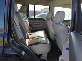2008 Jeep Commander Overland with VIN 1J8HG682X8C140924, listed as a IAAI auction lot 42034619 with 237,939 mi miles. Bid and sale history available at carsss.com. Image 8.
