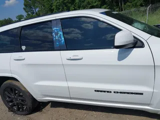2019 Jeep Grand Cherokee Laredo E with VIN 1C4RJFAG3KC558882, listed as a IAAI auction lot 42567252 with Not provided miles and . Bid and sale history available at DreamBid. Image 14.