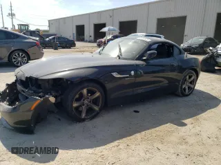 2015 BMW Z4 sDrive28i z VIN WBALL5C51FP557408, wystawiony jako Copart lot #55568525 z przebiegiem Nie podano mil oraz Szkoda całkowita • Salvage title. Historia ofert i sprzedaży dostępna na DreamBid. Obrazek 1.