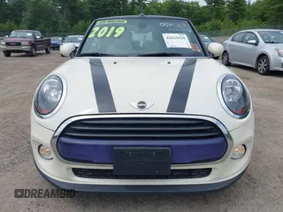 2019 MINI Convertible Cooper z VIN WMWWG5C52K3F79780, wystawiony jako IAAI lot #42622429 z przebiegiem 38 532 mil mil oraz . Historia ofert i sprzedaży dostępna na DreamBid. Obrazek 12.