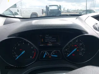 2018 Ford Escape SE z VIN 1FMCU9GD4JUB06181, wystawiony jako IAAI lot #42046708 z przebiegiem 160 987 mil mil oraz . Historia ofert i sprzedaży dostępna na DreamBid. Obrazek 7.