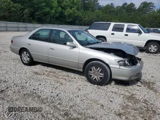 2001 Toyota Camry CE z VIN 4T1BG22K91U053266, wystawiony jako Copart lot #56991785 z przebiegiem 130 502 mil mil oraz Szkody całkowita. Historia ofert i sprzedaży dostępna na DreamBid. Obrazek 4.