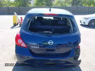 2008 Nissan Versa S z VIN 3N1BC13E88L382924, wystawiony jako IAAI lot #42302553 z przebiegiem 152 347 mil mil oraz . Historia ofert i sprzedaży dostępna na DreamBid. Obrazek 16.