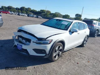 2021 Volvo V60 Cross Country with VIN YV4102WK4M1076911, listed as a IAAI auction lot 41672550 with 58,343 mi miles. Bid and sale history available at carsss.com. Image 2.