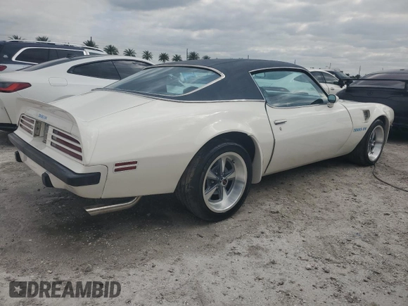 1974 Pontiac Firebird z VIN 2V87X4N121706, wystawiony jako Copart lot #77156494 z przebiegiem 2 359 mil mil oraz Nie do naprawy • Non repairable. Historia ofert i sprzedaży dostępna na DreamBid. Obrazek 3.