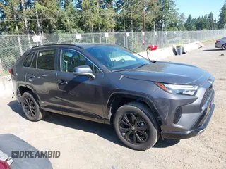 2022 Toyota RAV4 Hybrid SE z VIN 4T3T6RFV5NU101105, wystawiony jako IAAI lot #42666372 z przebiegiem 7 644 mil mil oraz . Historia ofert i sprzedaży dostępna na DreamBid. Obrazek 14.