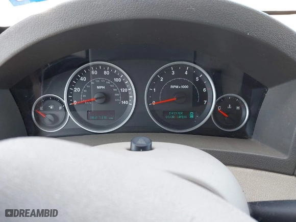 2005 Jeep Grand Cherokee Limited with VIN 1J4HR58N35C506489, listed as a IAAI auction lot 41675351 with 182,738 mi miles. Bid and sale history available at carsss.com. Image 7.