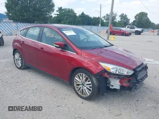 2017 Ford Focus Titanium z VIN 1FADP3N24HL294690, wystawiony jako IAAI lot #39893510 z przebiegiem 123 089 mil mil oraz . Historia ofert i sprzedaży dostępna na DreamBid. Obrazek 1.