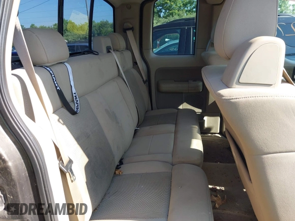 2006 Ford F-150 XLT z VIN 1FTPX14586FA06690, wystawiony jako IAAI lot #42706574 z przebiegiem 145 582 mil mil oraz . Historia ofert i sprzedaży dostępna na DreamBid. Obrazek 8.
