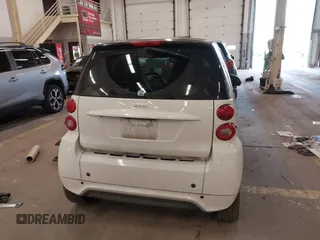 2015 Smart fortwo Passion with VIN WMEEJ3BA1FK805997, listed as a IAAI auction lot 41900723 with 102,185 mi miles. Bid and sale history available at carsss.com. Image 17.