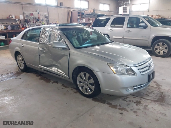2005 Toyota Avalon XL with VIN 4T1BK36BX5U045813, listed as a IAAI auction lot 42061631 with 150,436 mi miles. Bid and sale history available at carsss.com. Image 1.
