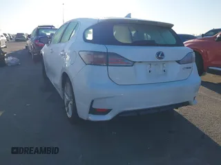 2014 Lexus CT 200h z VIN JTHKD5BH3E2177942, wystawiony jako IAAI lot #41751065 z przebiegiem 24 533 mil mil oraz . Historia ofert i sprzedaży dostępna na DreamBid. Obrazek 3.